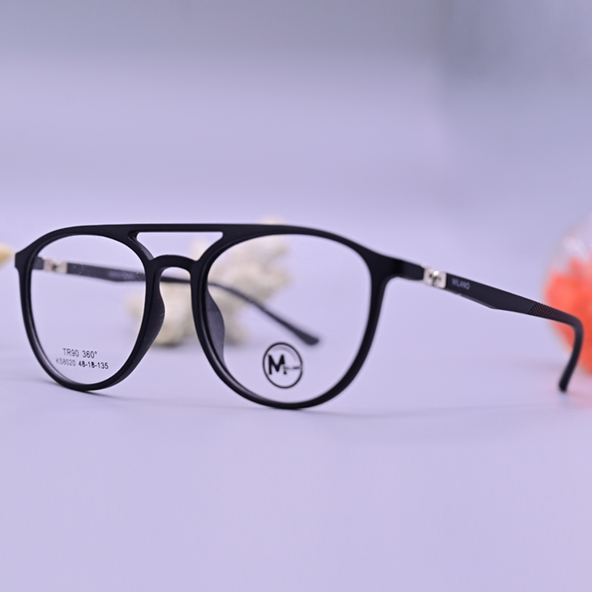 نظارة طبية ماركة ميلانو موديل 8020 بإطار كامل أسود مطفي وتصميم دائري هندسي مع جسر أنف مزدوج وأذرع انسيابية أنيقة.