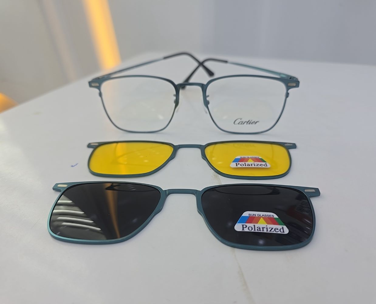 تسوق نظارة كارتير (Cartier) موديل 3920 بنظام عدسات Clip-on. تشمل عدسات مستقطبة للحماية وعدسات صفراء للقيادة الليلية. فخامة وأداء من عين العون في اليمن.