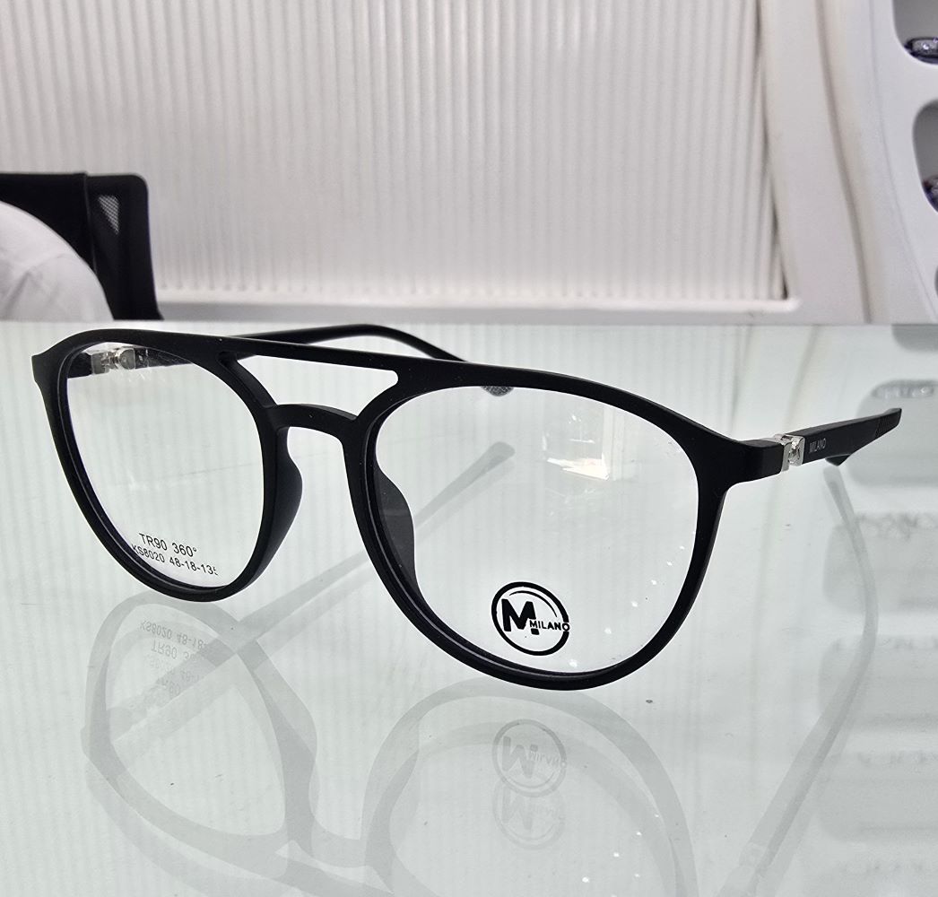 نظارة ميلانو (Milano) طبية موديل 8020 بإطار كامل دائري وجسر مزدوج (Double Bridge) بنمط ريترو عصري يبرز ملامح الوجه من متجر عين العون.