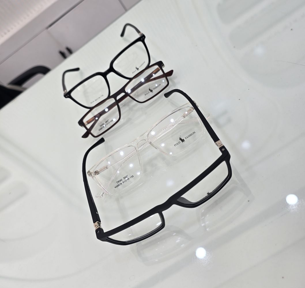 نظارة بولو فاشن (Polo Fashion) طبية موديل 2795، إطار طبي بساطة في التصميم وقوة في الأداء، مثالية للعمل والجامعة، متوفرة لدى متجر عين العون.
